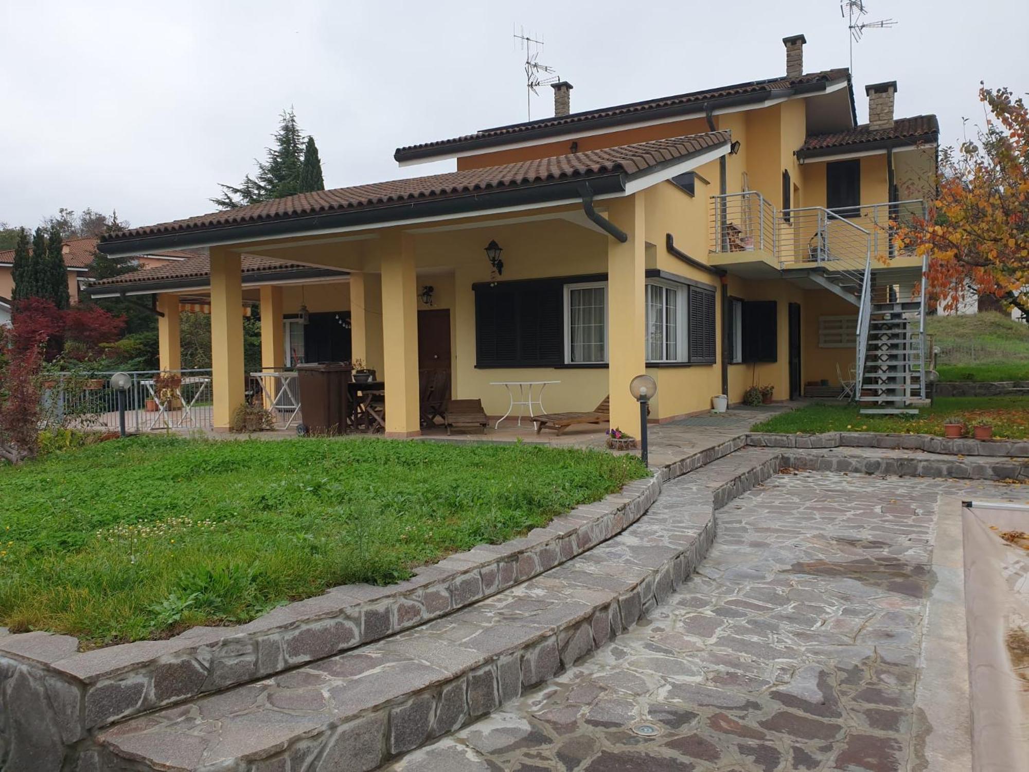 Casa Vacanze Alice E Arianna Cairo Montenotte Exterior foto